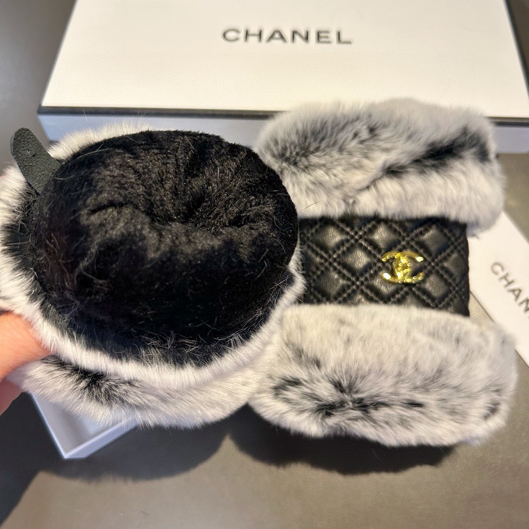 Chanel 香奈儿2025秋冬短款懒兔毛手套👍值得对比。。同款不同品质，秒杀市场差产品，进口一级羊皮➕