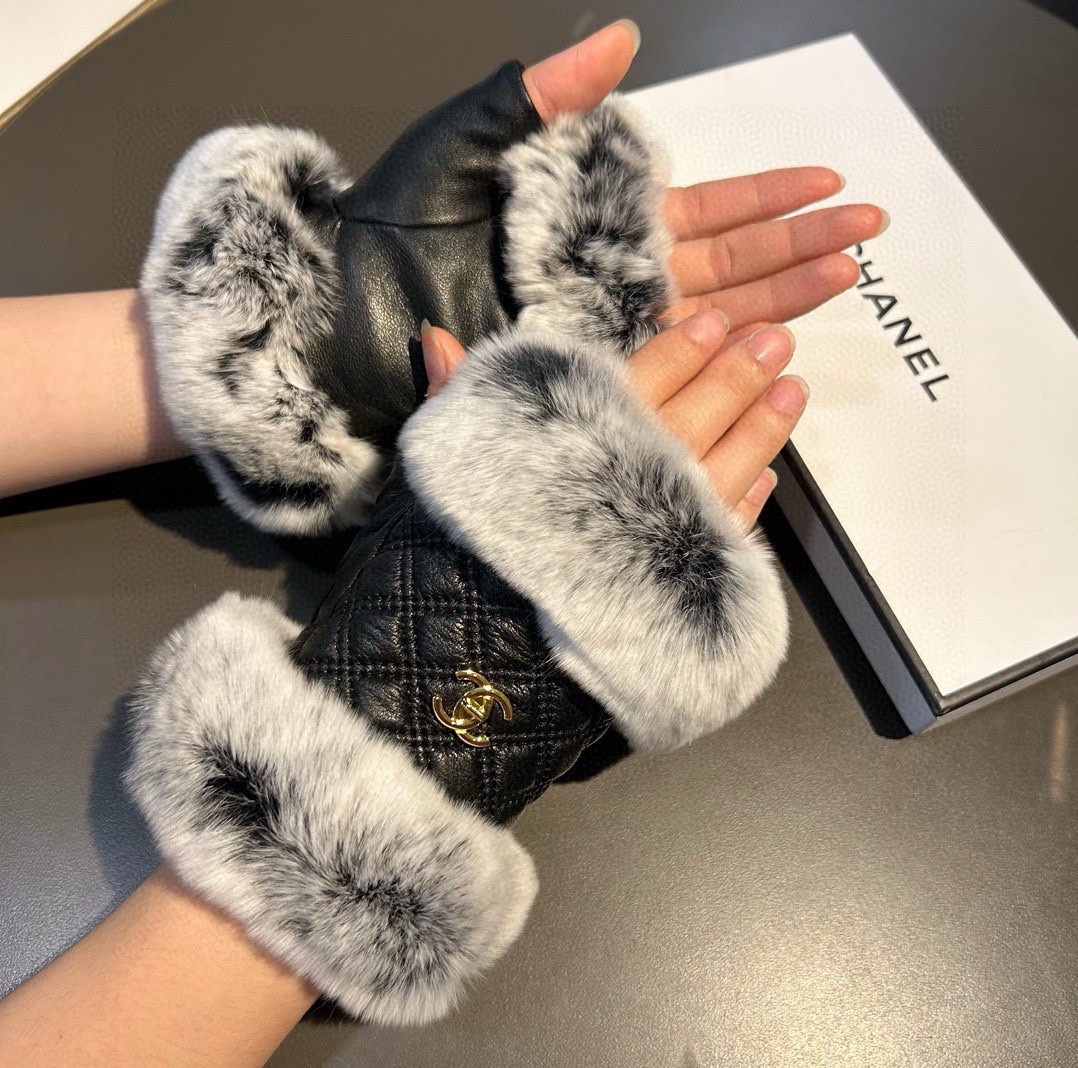 Chanel 香奈儿2025秋冬短款懒兔毛手套👍值得对比。。同款不同品质，秒杀市场差产品，进口一级羊皮➕