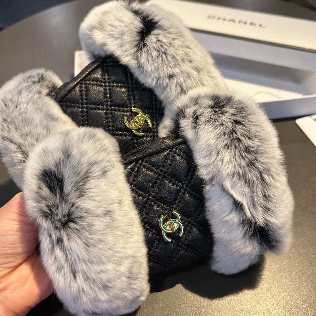 Chanel 香奈儿2025秋冬短款懒兔毛手套👍值得对比。。同款不同品质，秒杀市场差产品，进口一级羊皮➕