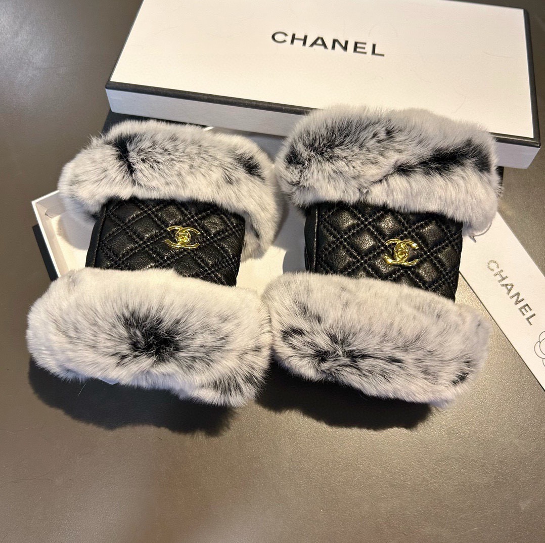 Chanel 香奈儿2025秋冬短款懒兔毛手套👍值得对比。。同款不同品质，秒杀市场差产品，进口一级羊皮➕