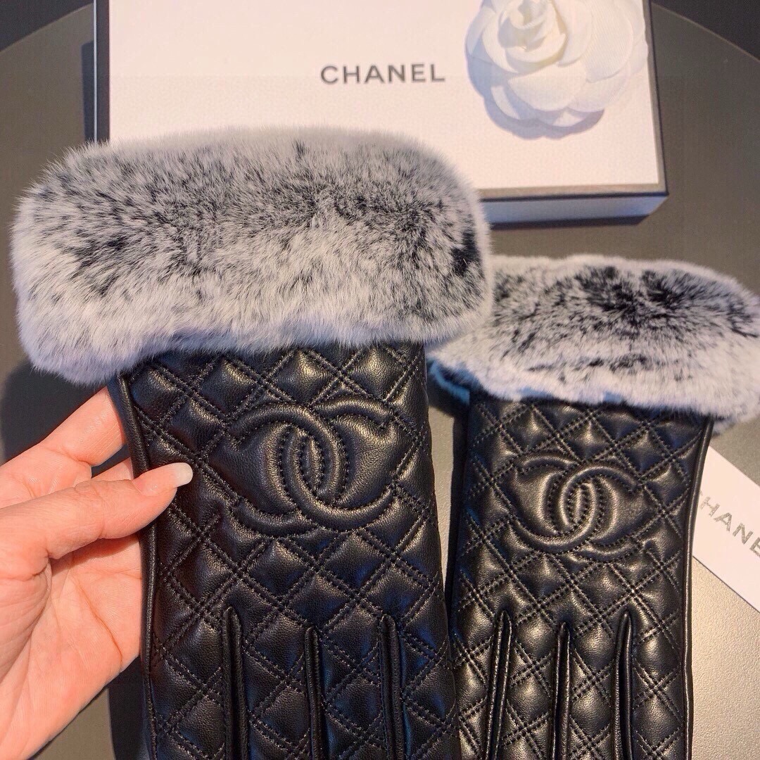 Chanel 香奈儿2025秋冬懒兔毛棱格羊皮手套👍值得对比。。同款不同品质，秒杀市场差产品，进口一级羊