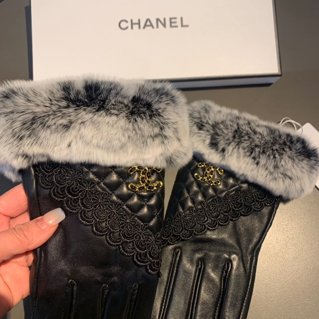 Chanel 香奈儿2025蕾丝双C秋冬懒兔毛羊皮手套👍手机触屏，值得对比。。同款不同品质，秒杀市场差产