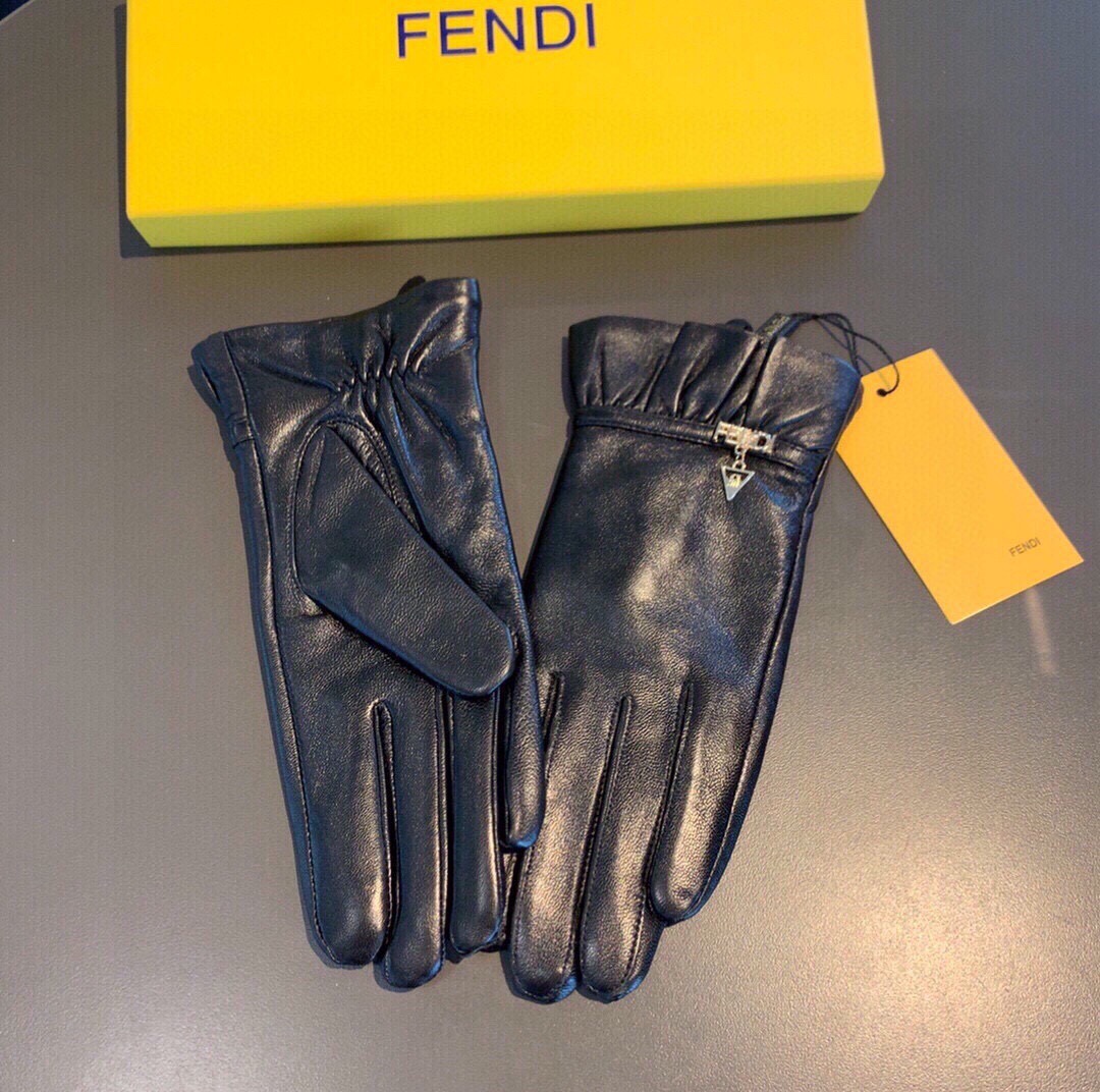 芬迪FENDI✨2025秋冬波浪纹原版五金💕一级羊皮手套👍手机触屏，值得对比。。同款不同品质，秒杀市场差
