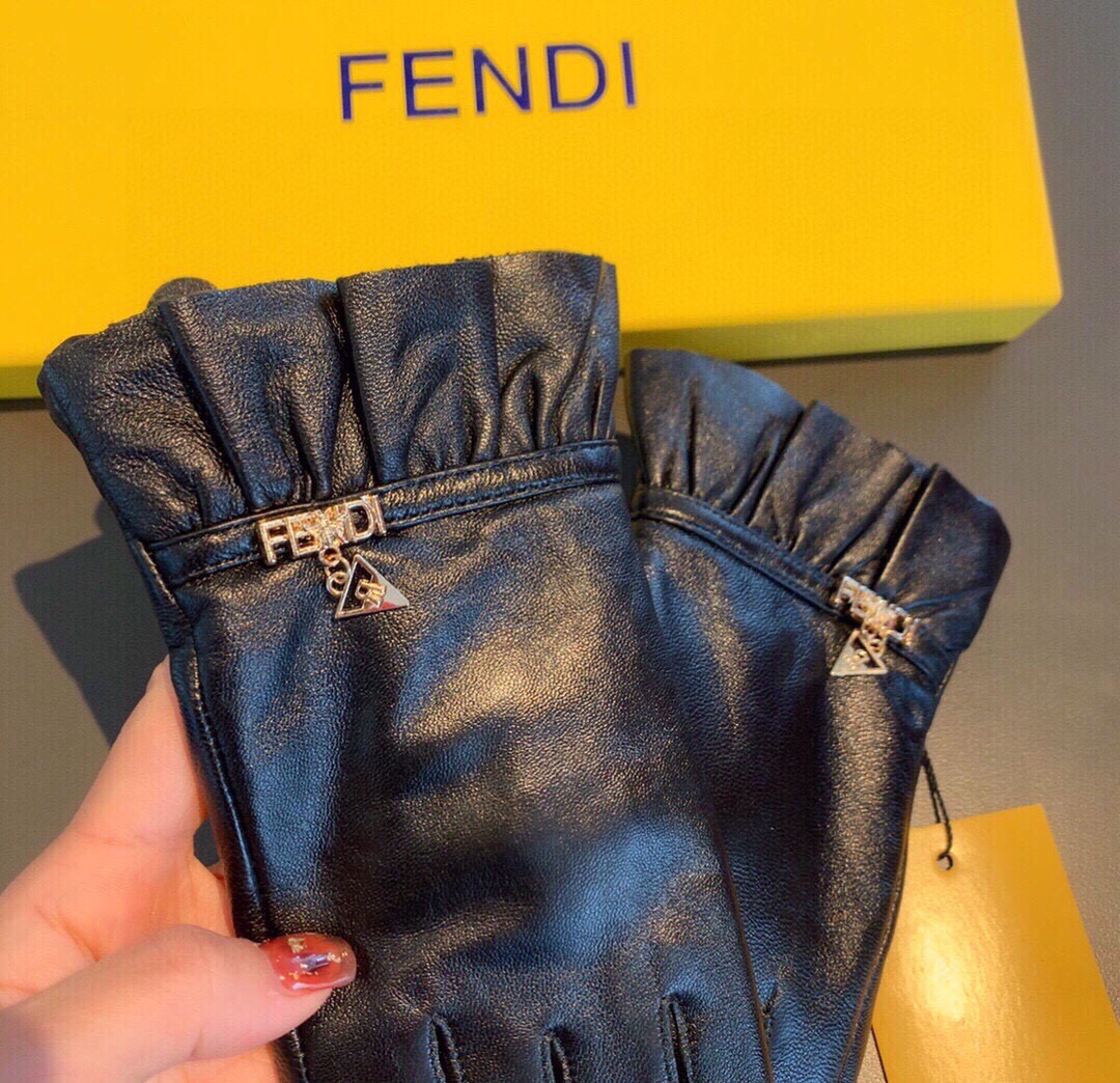 芬迪FENDI✨2025秋冬波浪纹原版五金💕一级羊皮手套👍手机触屏，值得对比。。同款不同品质，秒杀市场差