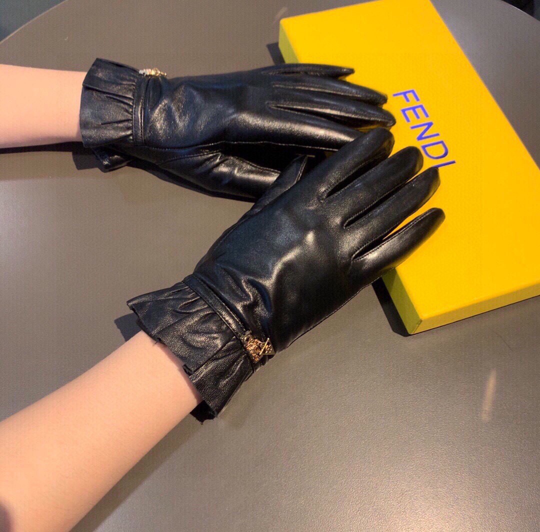 芬迪FENDI✨2025秋冬波浪纹原版五金💕一级羊皮手套👍手机触屏，值得对比。。同款不同品质，秒杀市场差