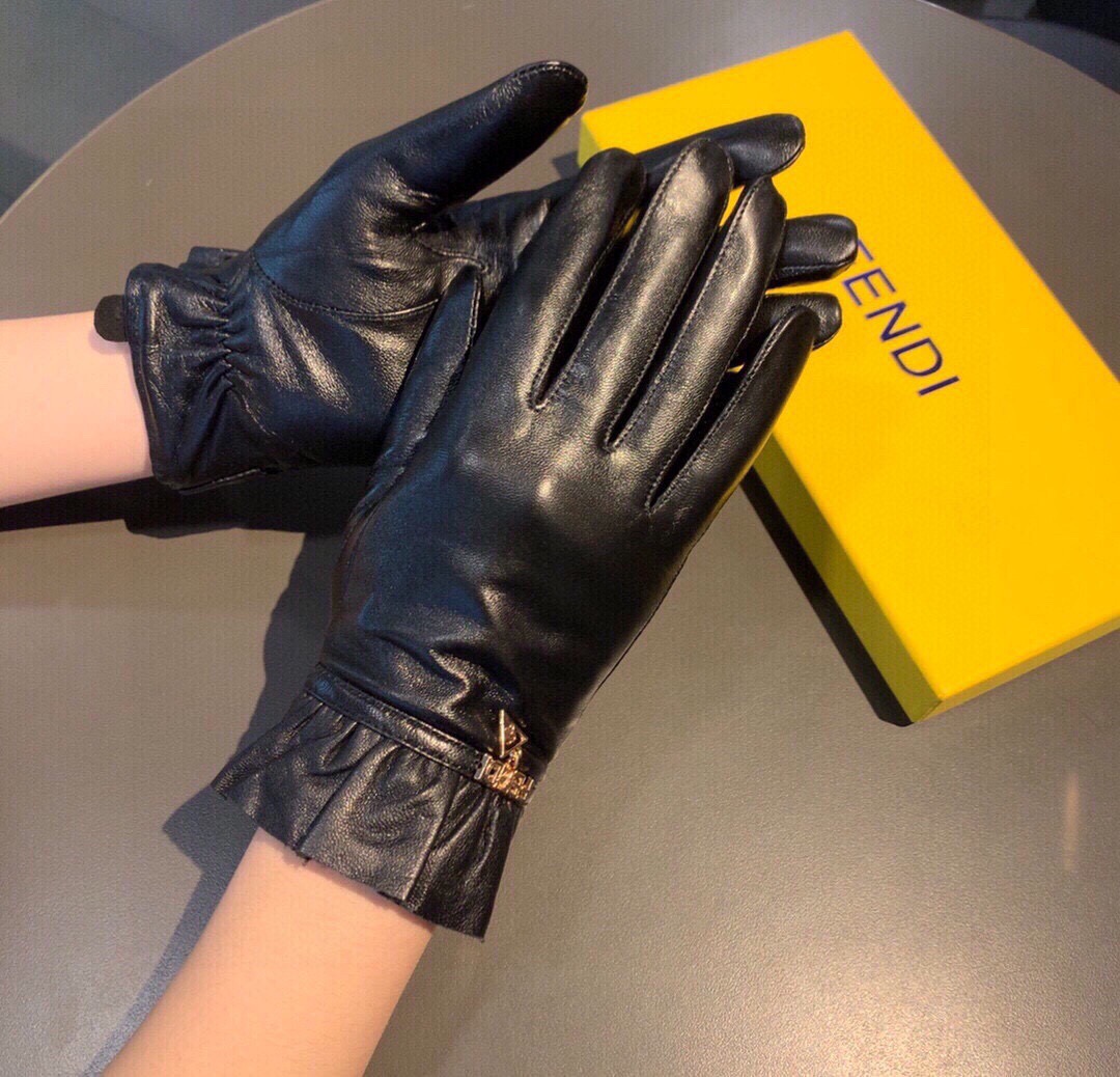 芬迪FENDI✨2025秋冬波浪纹原版五金💕一级羊皮手套👍手机触屏，值得对比。。同款不同品质，秒杀市场差