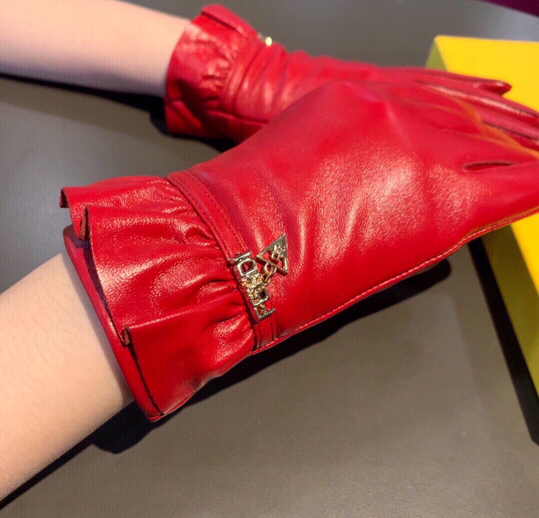 芬迪FENDI✨2025秋冬波浪纹原版五金💕一级羊皮手套👍手机触屏，值得对比。。同款不同品质，秒杀市场差