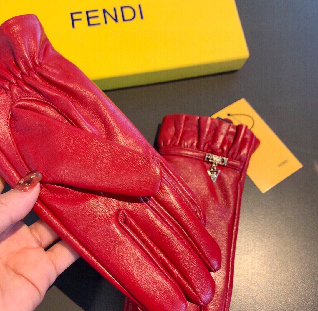 芬迪FENDI✨2025秋冬波浪纹原版五金💕一级羊皮手套👍手机触屏，值得对比。。同款不同品质，秒杀市场差