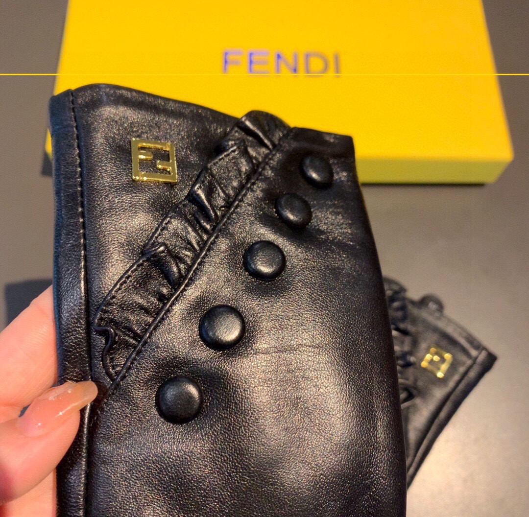 。芬迪FENDI✨2025秋冬斜纹双FF原版五金一级单皮手套👍手机触屏，值得对比。。同款不同品质，秒杀市