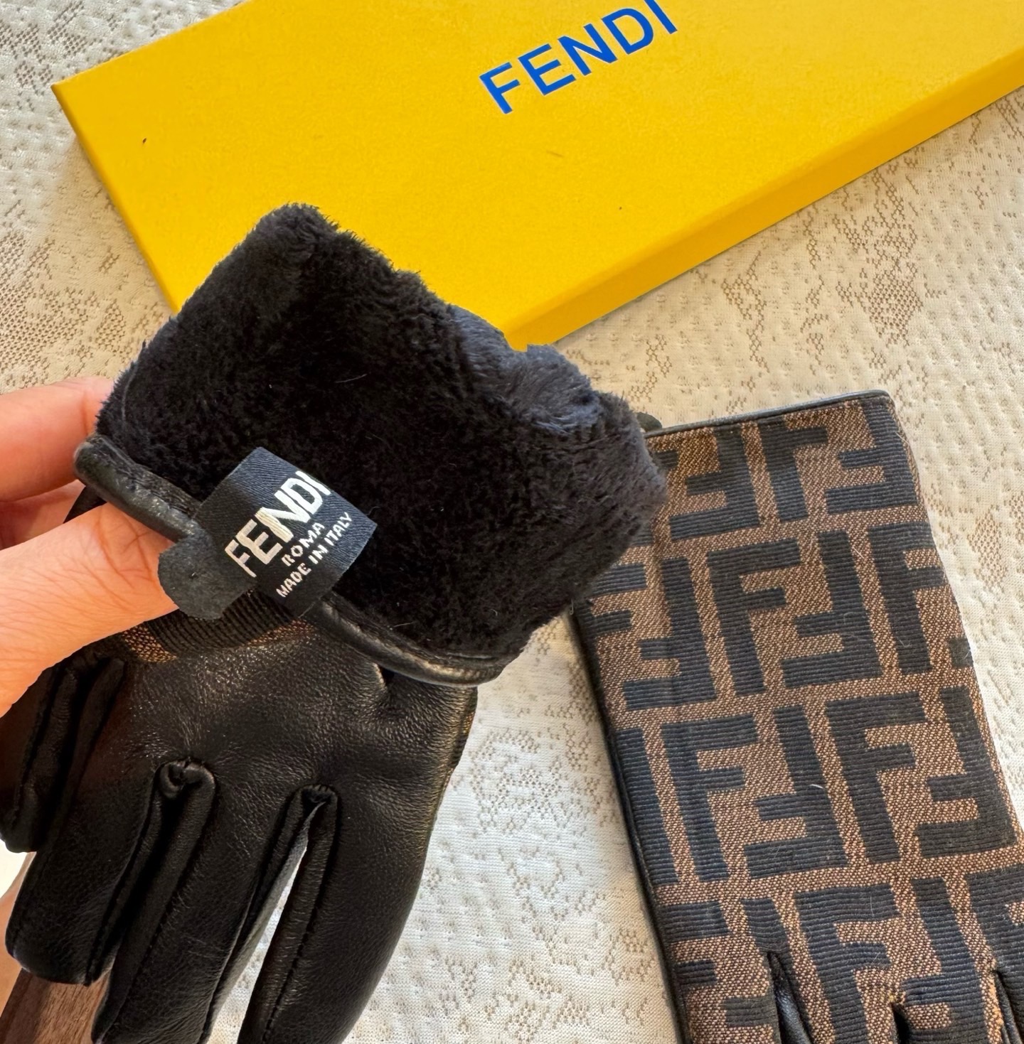 芬迪FENDI✨2025秋冬羊皮配布手套👍手机触屏，值得对比。。同款不同品质，秒杀市场差产品，进口一级羊