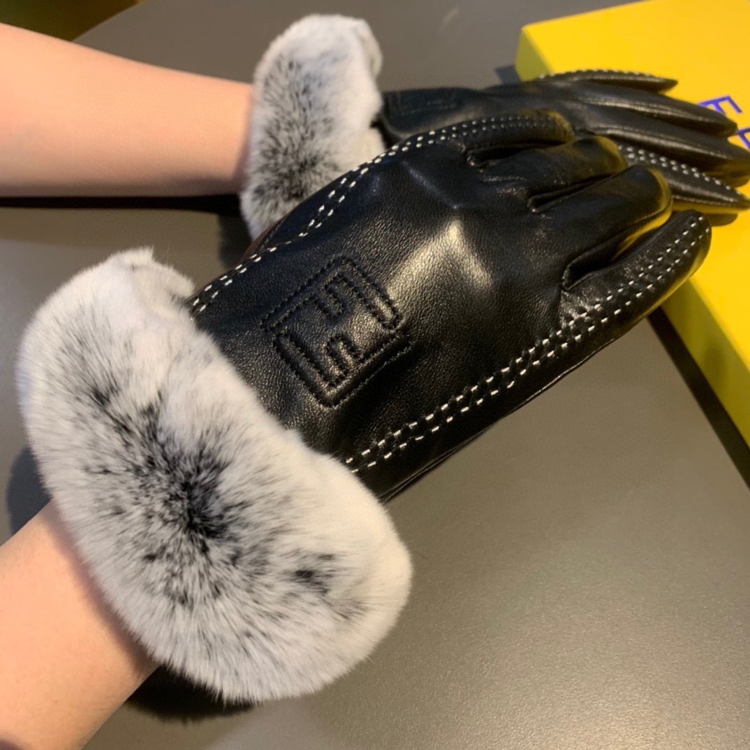 。芬迪FENDI✨2025秋冬懒兔毛羊皮刺绣手套👍手机触屏，值得对比。。同款不同品质，秒杀市场差产品，进