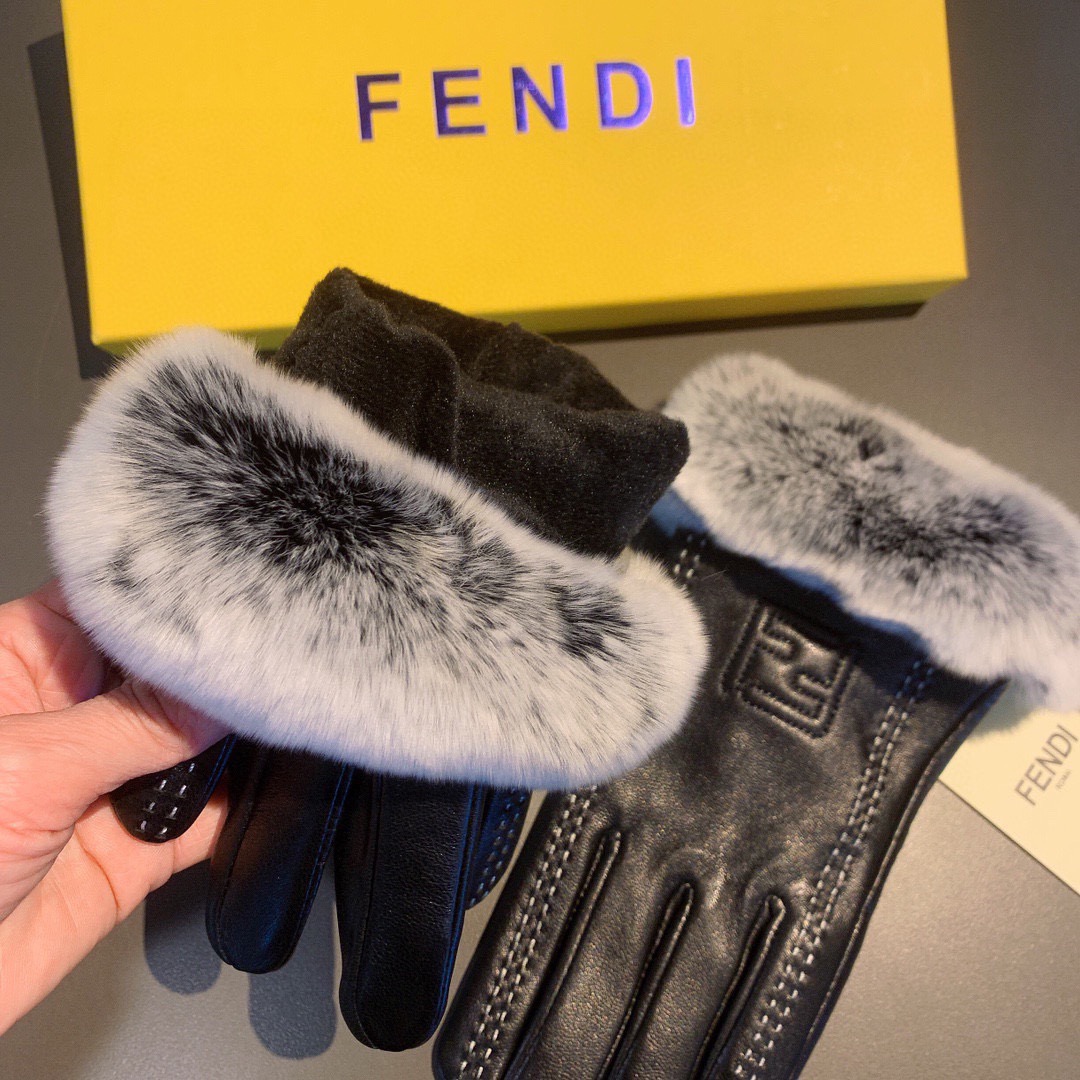 。芬迪FENDI✨2025秋冬懒兔毛羊皮刺绣手套👍手机触屏，值得对比。。同款不同品质，秒杀市场差产品，进