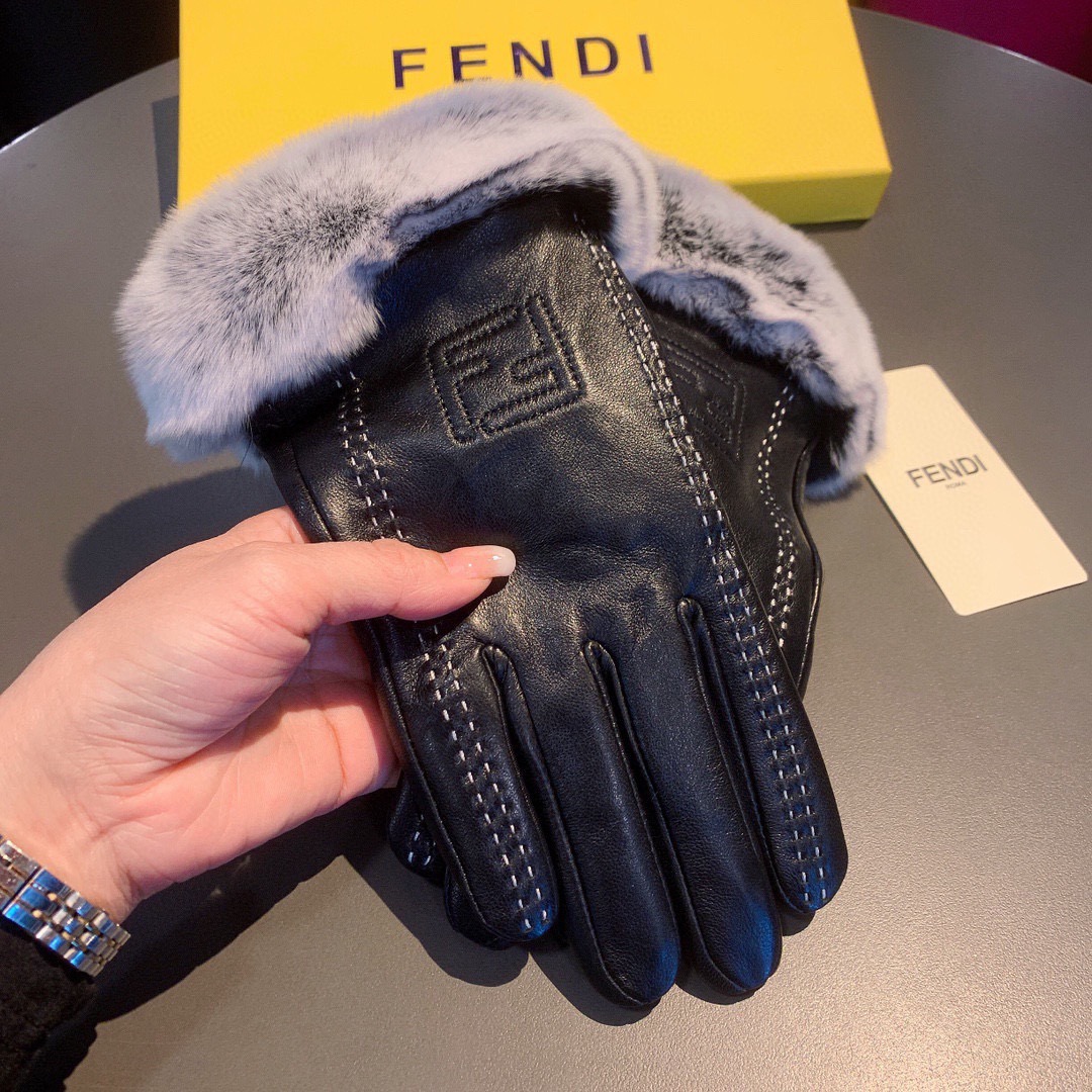 。芬迪FENDI✨2025秋冬懒兔毛羊皮刺绣手套👍手机触屏，值得对比。。同款不同品质，秒杀市场差产品，进