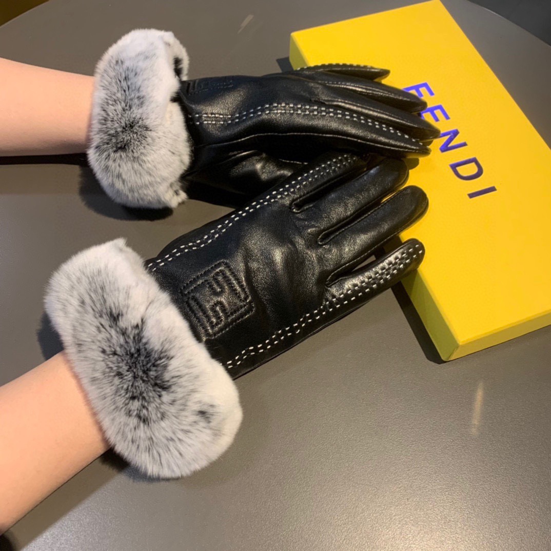 。芬迪FENDI✨2025秋冬懒兔毛羊皮刺绣手套👍手机触屏，值得对比。。同款不同品质，秒杀市场差产品，进