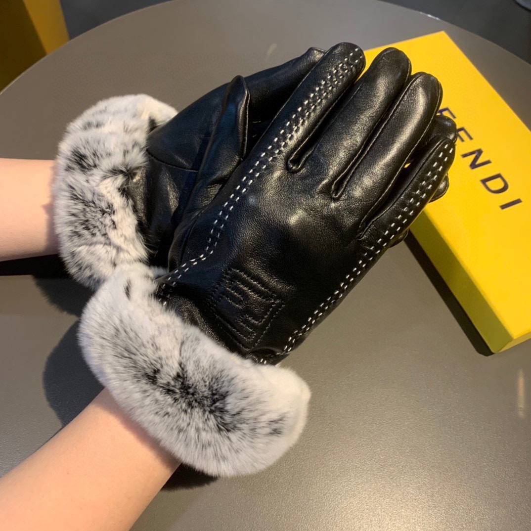 。芬迪FENDI✨2025秋冬懒兔毛羊皮刺绣手套👍手机触屏，值得对比。。同款不同品质，秒杀市场差产品，进