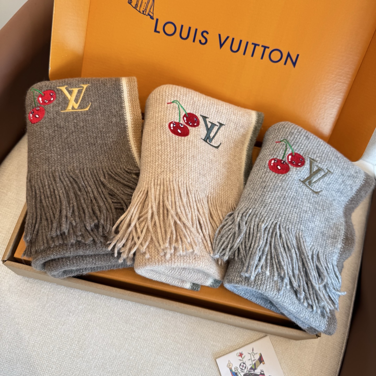 Louis Vuitton Lv新款 高端羊绒针织围巾 出口尾单 客供 羊绒纱线 这款织法比较难 又很费纱线