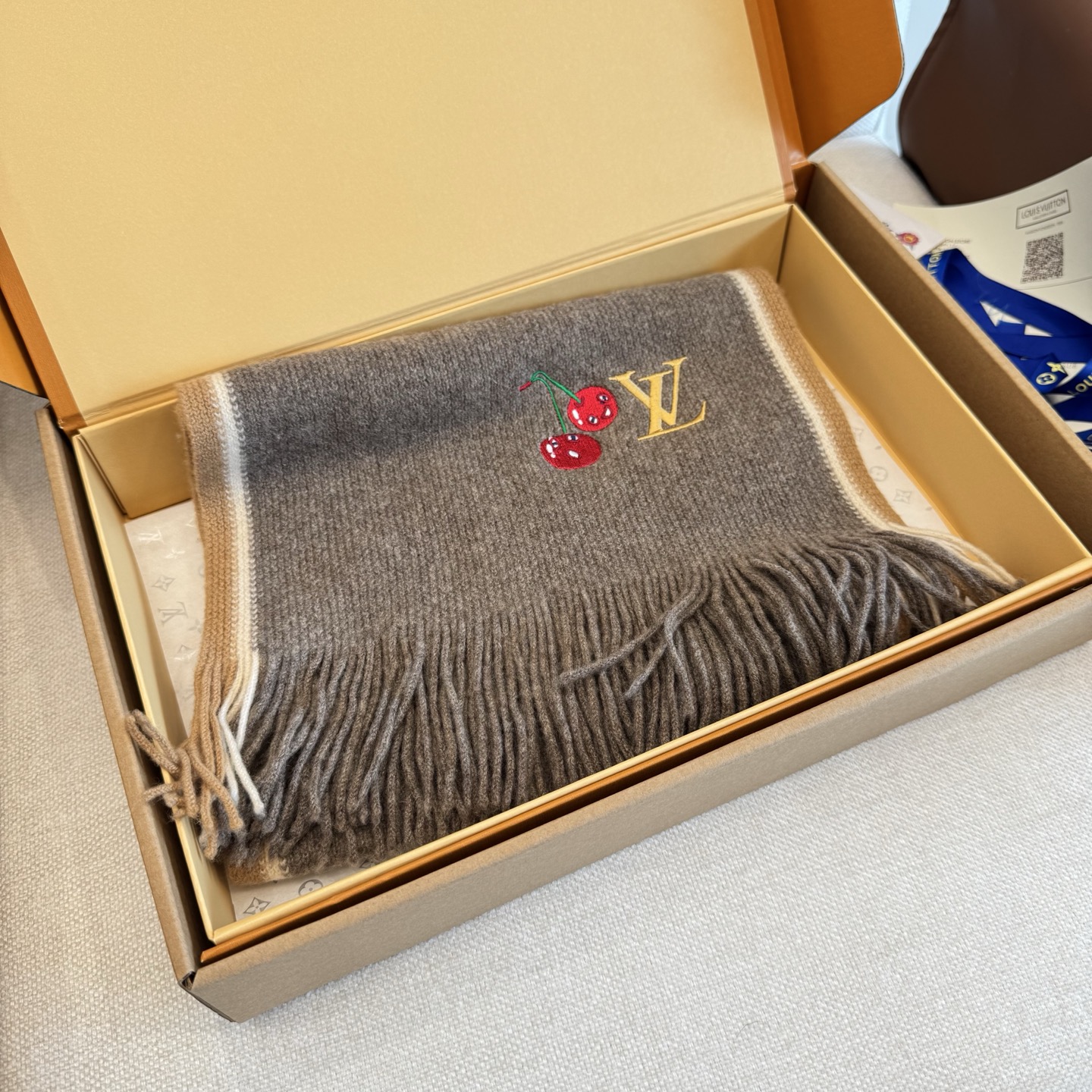 Louis Vuitton Lv新款 高端羊绒针织围巾 出口尾单 客供 羊绒纱线 这款织法比较难 又很费纱线