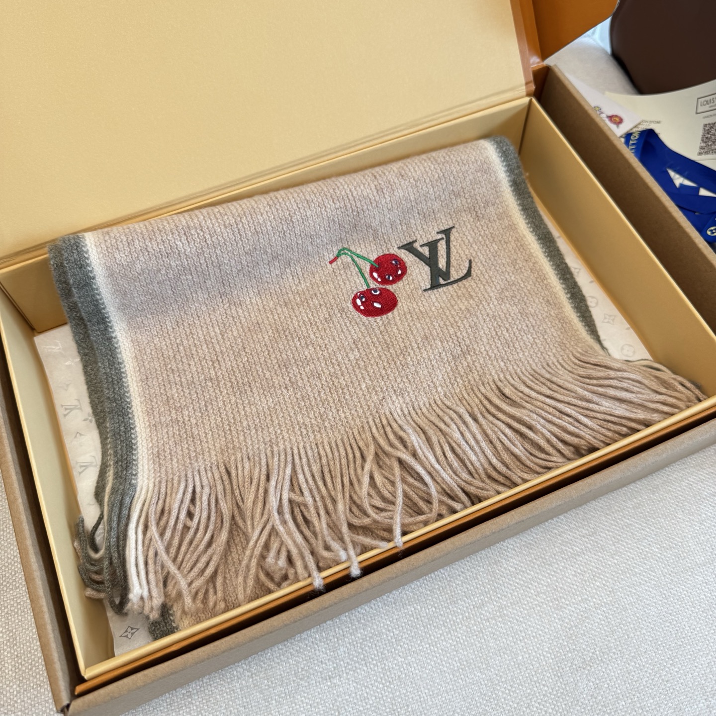 Louis Vuitton Lv新款 高端羊绒针织围巾 出口尾单 客供 羊绒纱线 这款织法比较难 又很费纱线