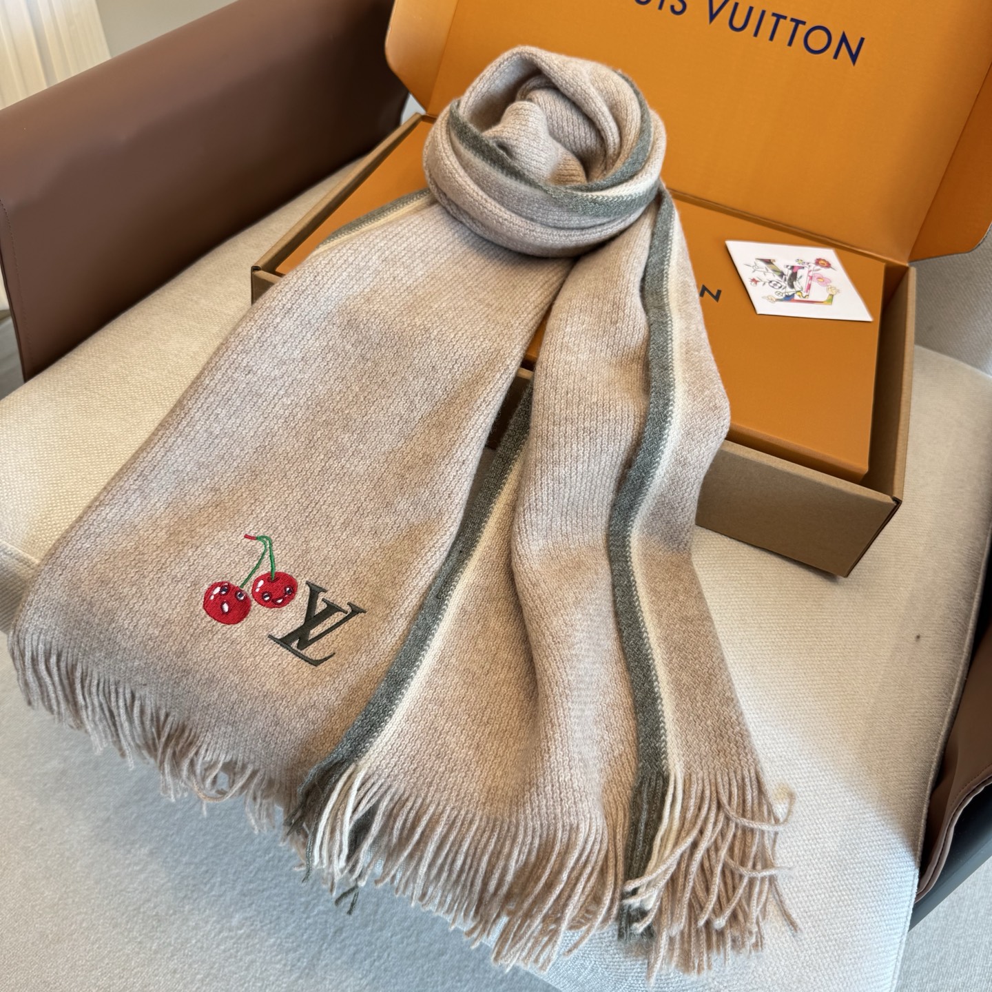 Louis Vuitton Lv新款 高端羊绒针织围巾 出口尾单 客供 羊绒纱线 这款织法比较难 又很费纱线