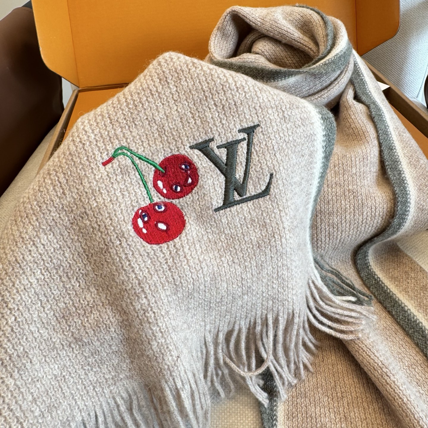 Louis Vuitton Lv新款 高端羊绒针织围巾 出口尾单 客供 羊绒纱线 这款织法比较难 又很费纱线