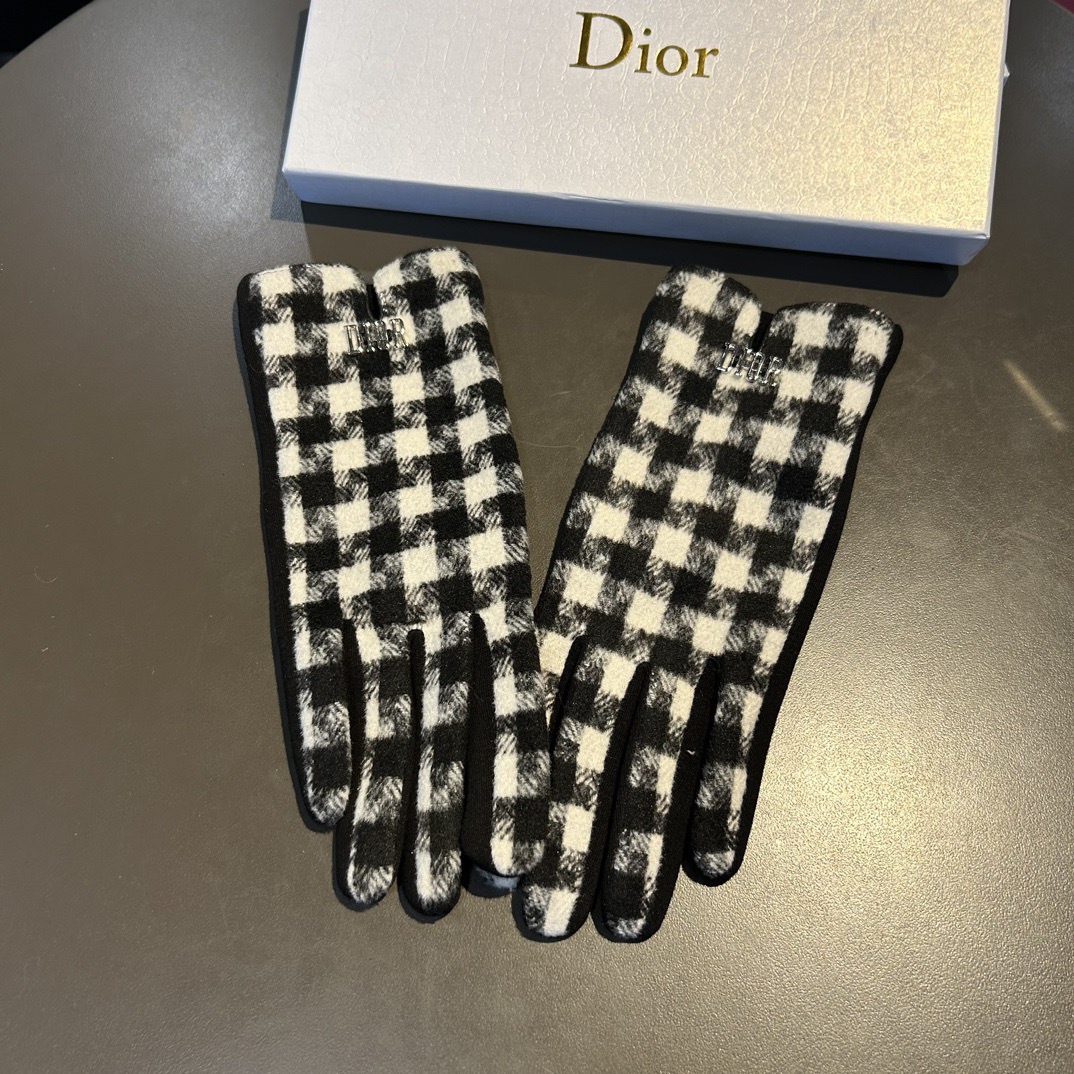 Dior迪奥羊毛手套👍值得对比。。同款不同品质，秒杀市场差产品，千鸟格羊毛内里加绒 🙌经典不过时款.喜欢