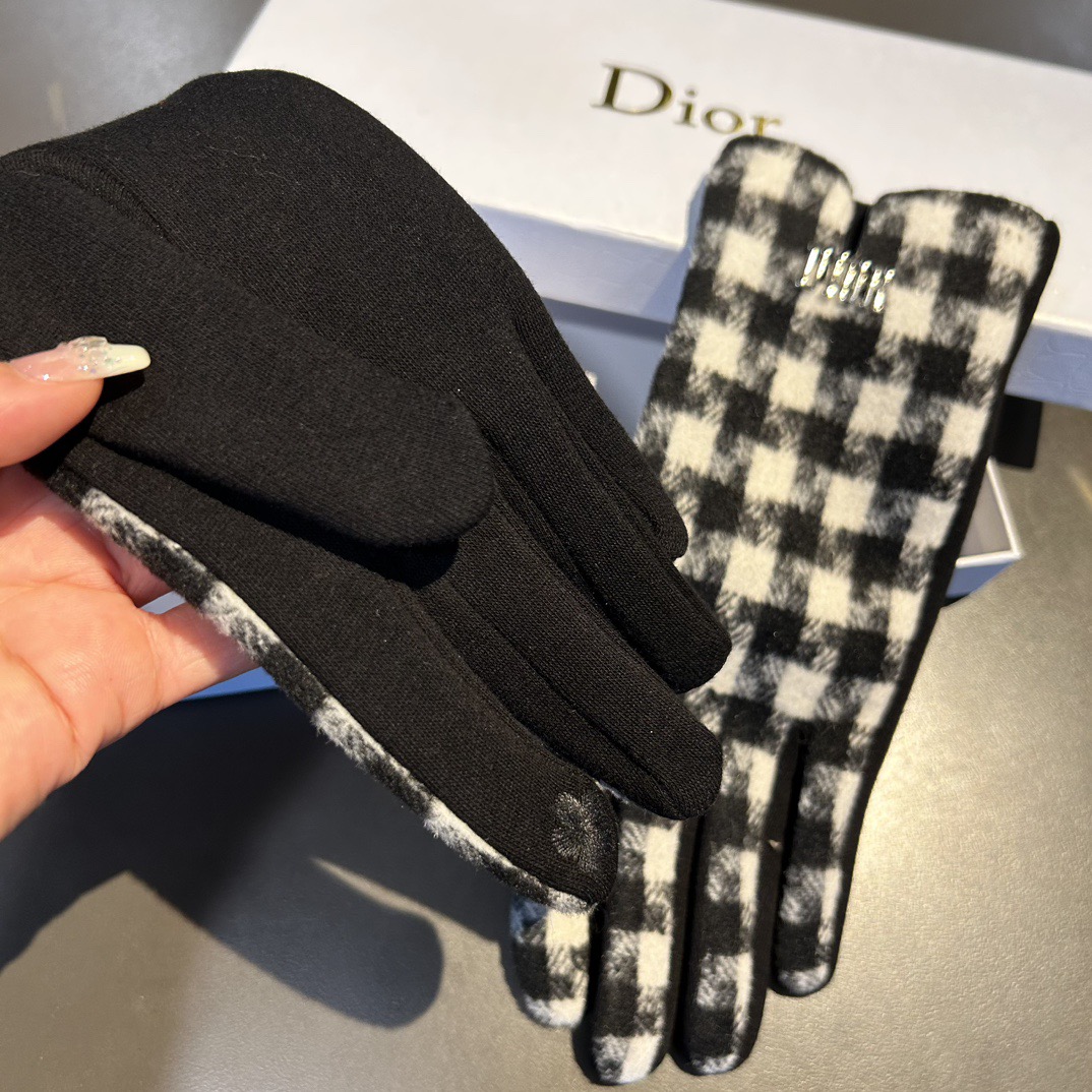 Dior迪奥羊毛手套👍值得对比。。同款不同品质，秒杀市场差产品，千鸟格羊毛内里加绒 🙌经典不过时款.喜欢