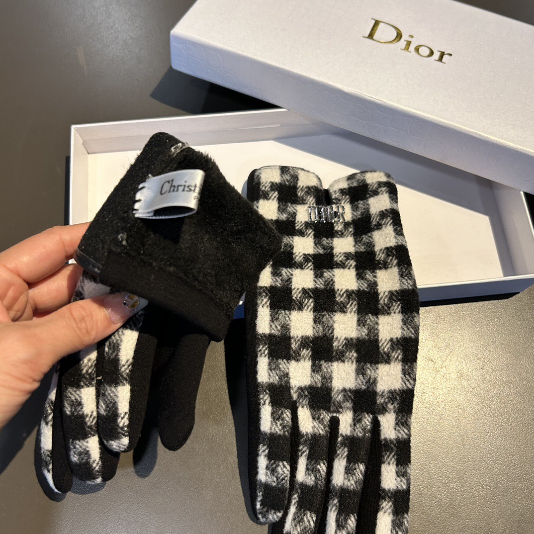 Dior迪奥羊毛手套👍值得对比。。同款不同品质，秒杀市场差产品，千鸟格羊毛内里加绒 🙌经典不过时款.喜欢