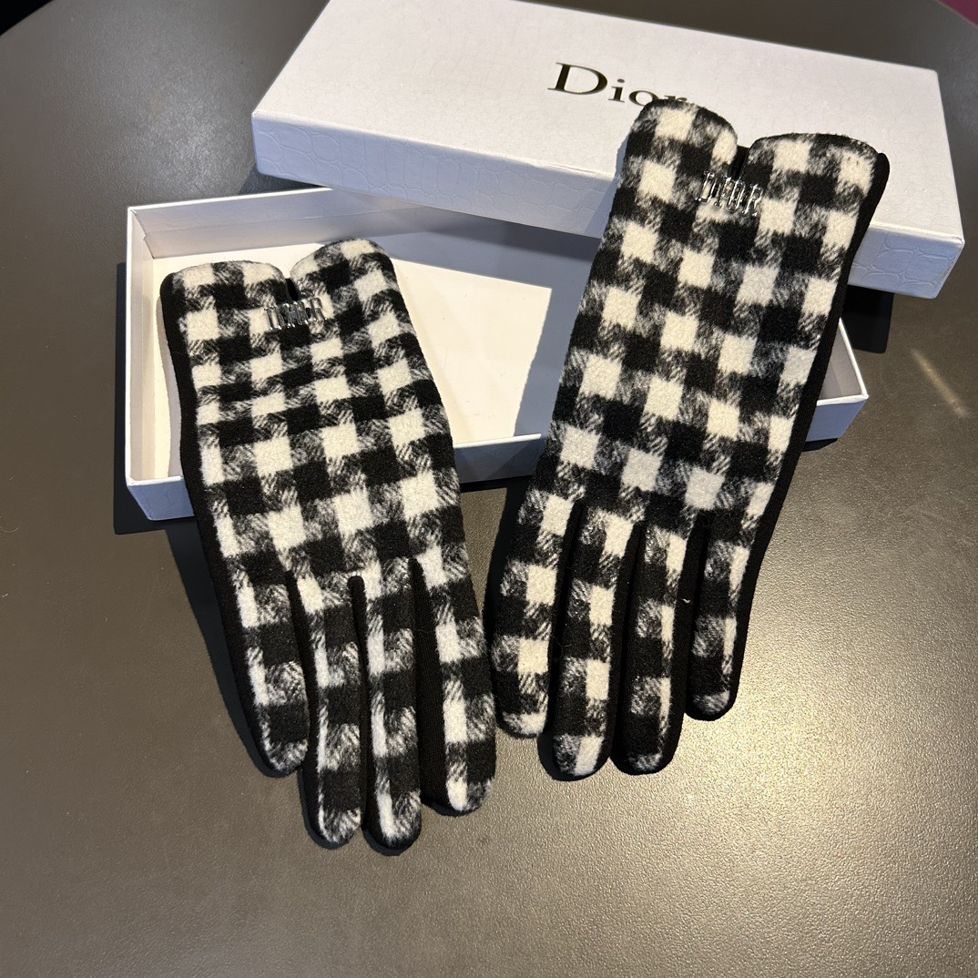 Dior迪奥羊毛手套👍值得对比。。同款不同品质，秒杀市场差产品，千鸟格羊毛内里加绒 🙌经典不过时款.喜欢