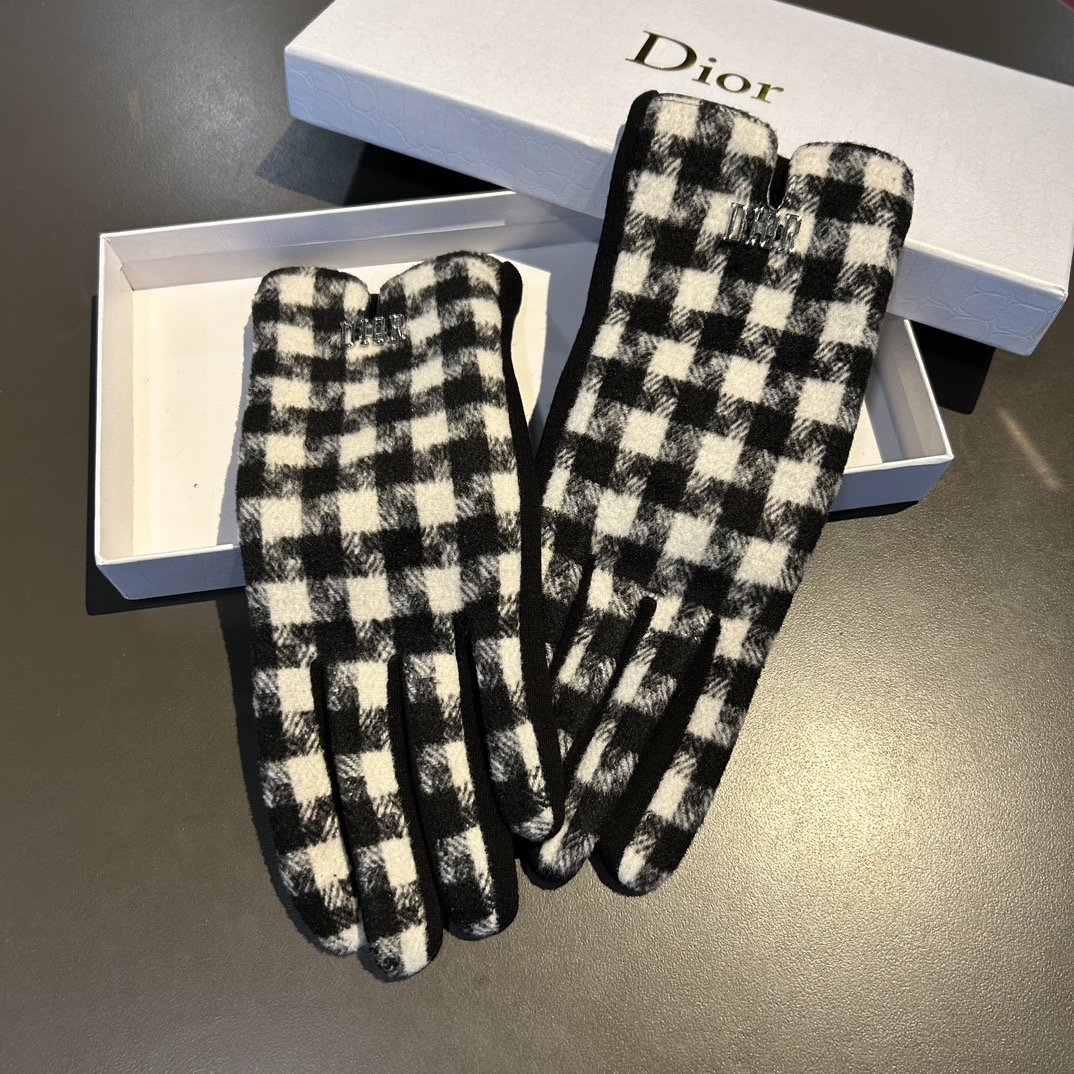 Dior迪奥羊毛手套👍值得对比。。同款不同品质，秒杀市场差产品，千鸟格羊毛内里加绒 🙌经典不过时款.喜欢
