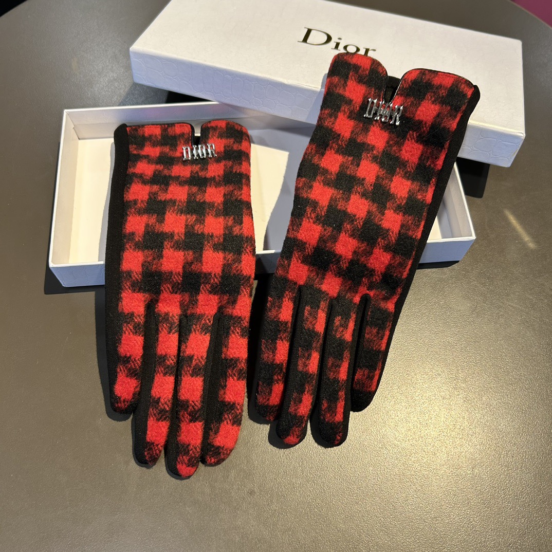 Dior迪奥羊毛手套👍值得对比。。同款不同品质，秒杀市场差产品，千鸟格羊毛内里加绒 🙌经典不过时款.喜欢