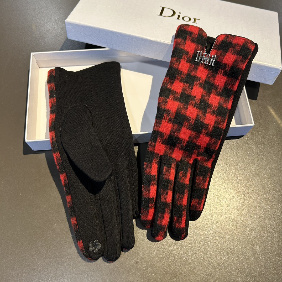 Dior迪奥羊毛手套👍值得对比。。同款不同品质，秒杀市场差产品，千鸟格羊毛内里加绒 🙌经典不过时款.喜欢