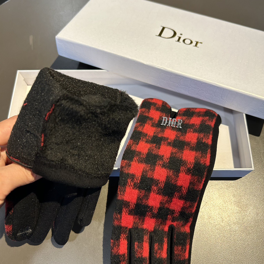 Dior迪奥羊毛手套👍值得对比。。同款不同品质，秒杀市场差产品，千鸟格羊毛内里加绒 🙌经典不过时款.喜欢