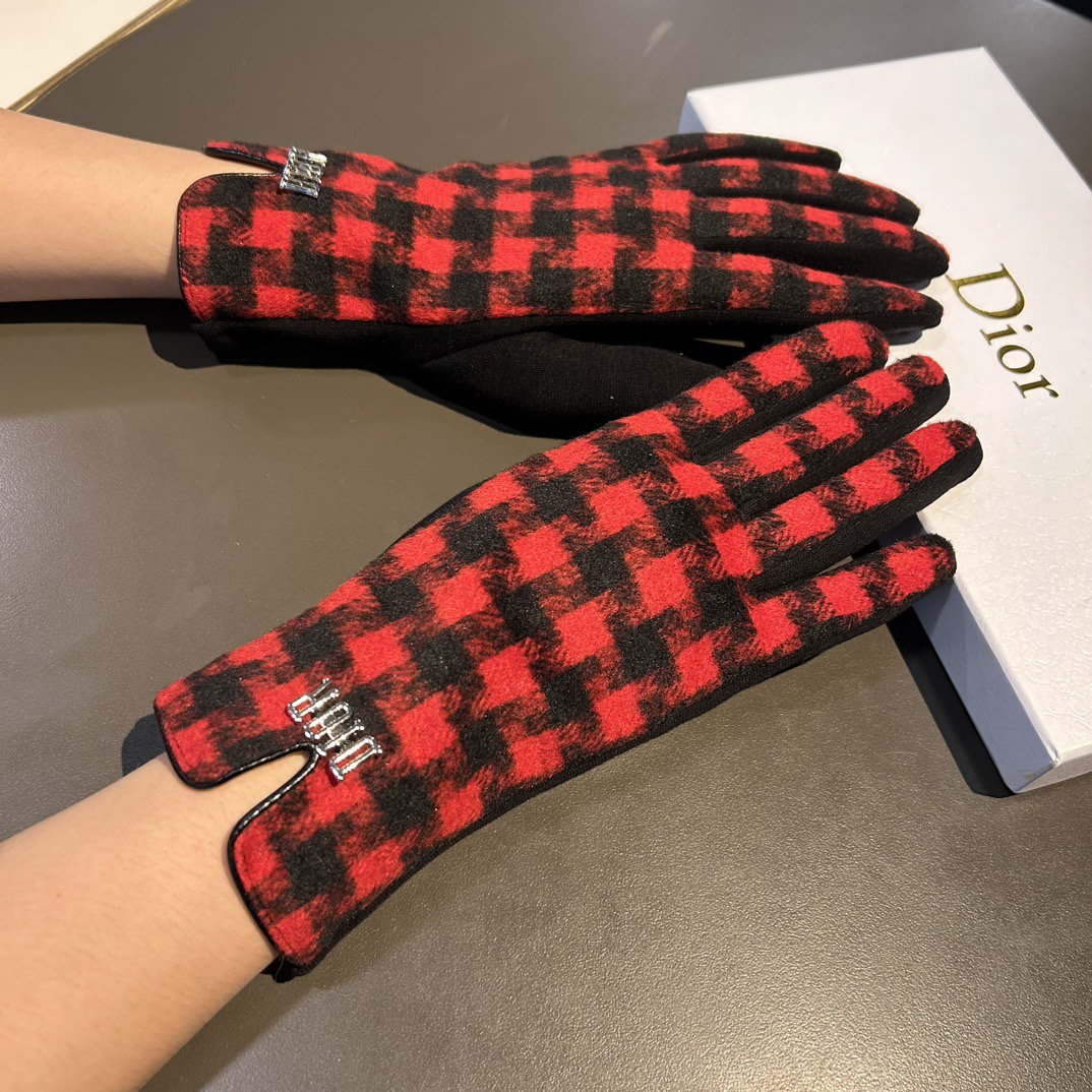 Dior迪奥羊毛手套👍值得对比。。同款不同品质，秒杀市场差产品，千鸟格羊毛内里加绒 🙌经典不过时款.喜欢