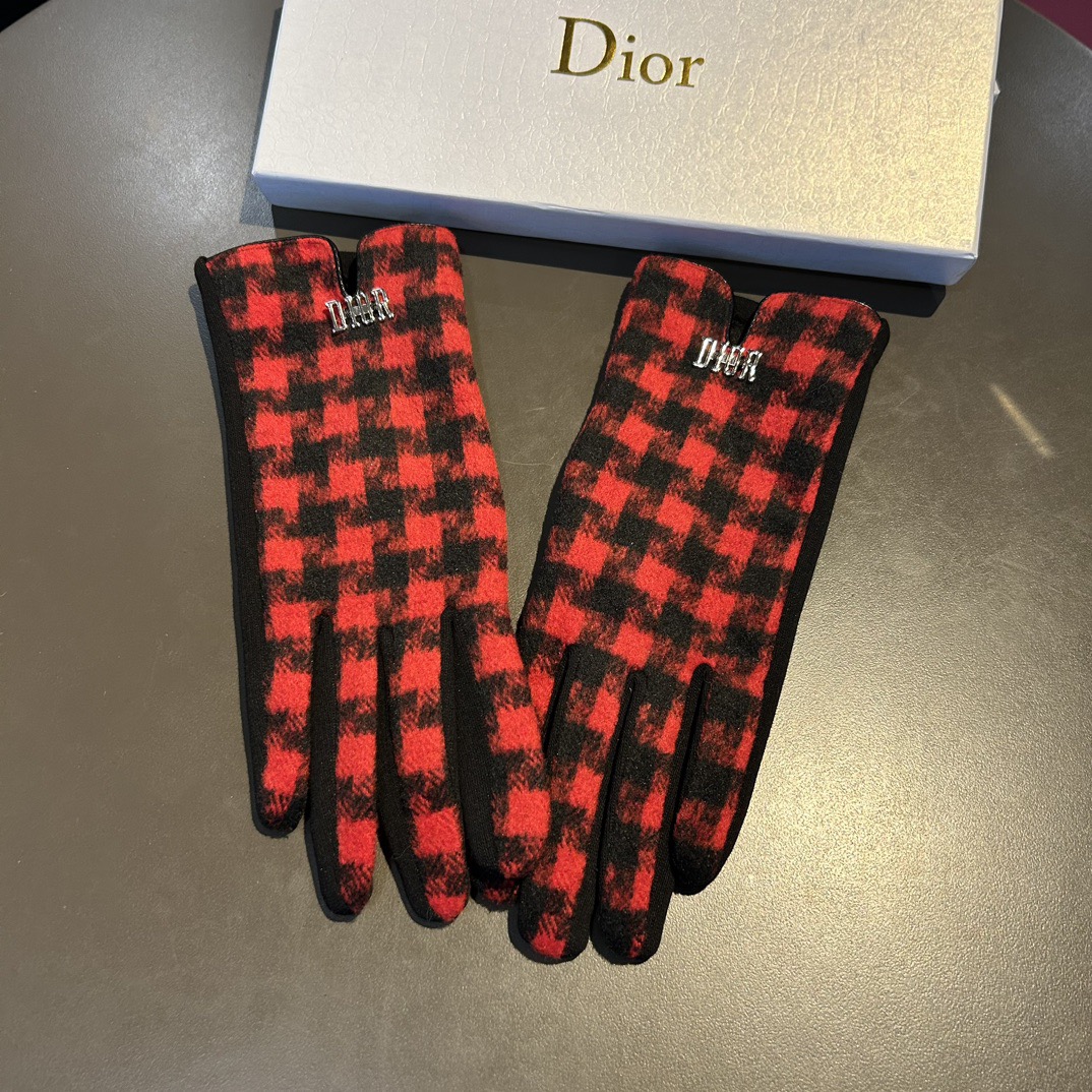 Dior迪奥羊毛手套👍值得对比。。同款不同品质，秒杀市场差产品，千鸟格羊毛内里加绒 🙌经典不过时款.喜欢