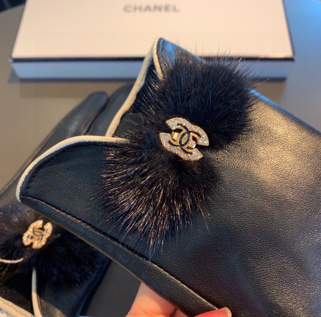 Chanel 香奈儿2025秋冬水貂毛蝴蝶结羊皮手套👍手机触屏，值得对比。。同款不同品质，秒杀市场差产品