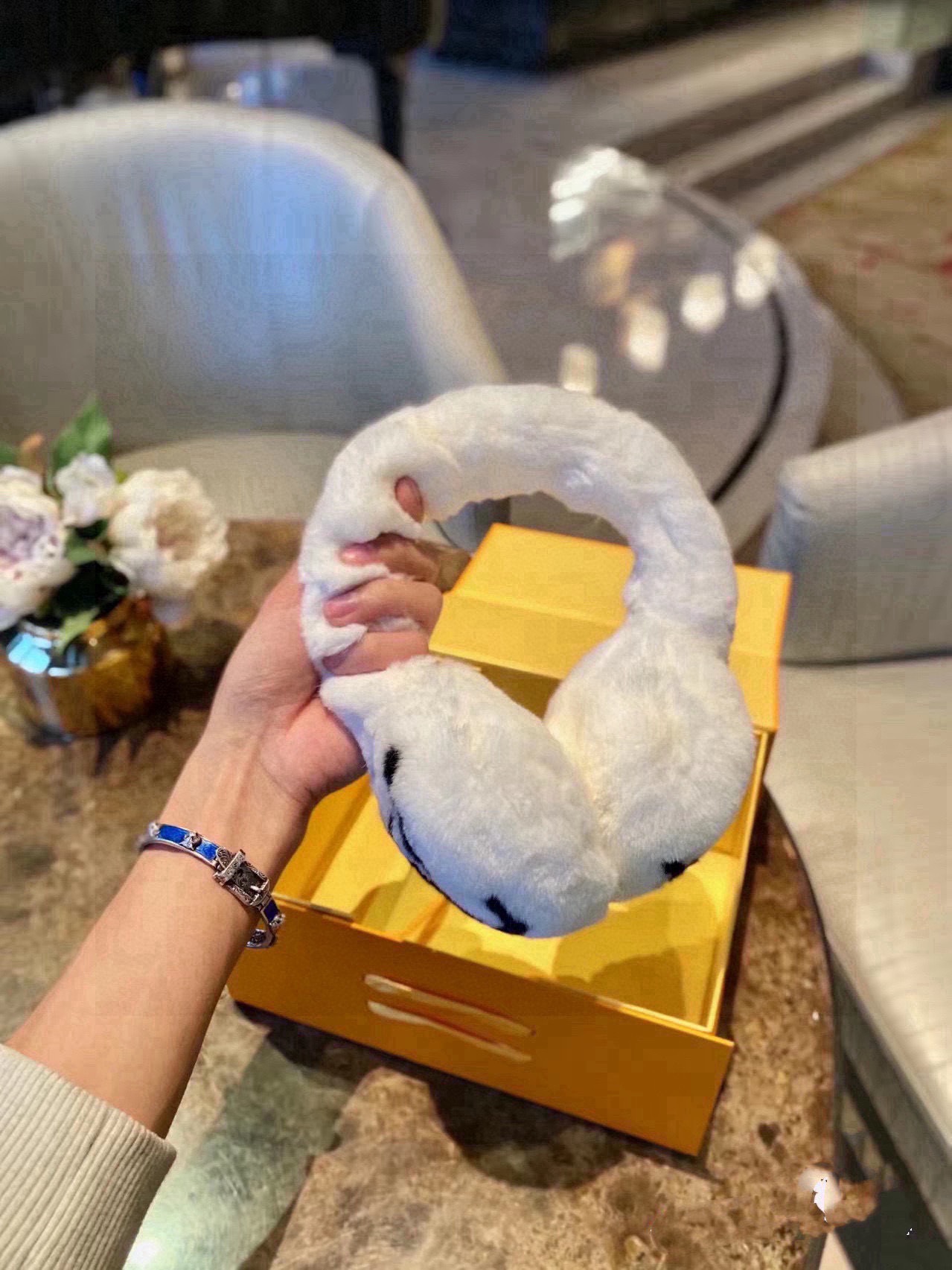 🌈疯狂打call值得拥有💫💕人间白富美,网红明星同款😍LV滑雪耳罩，日常保暖☺出行必备✈️滑雪日常凹造型