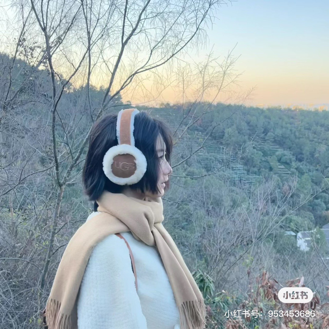 🌈可拆叠放包包UGG疯狂打call值得拥有💫💕人间白富美,网红明星同款😍UGG滑雪耳罩，日常保暖☺出行必