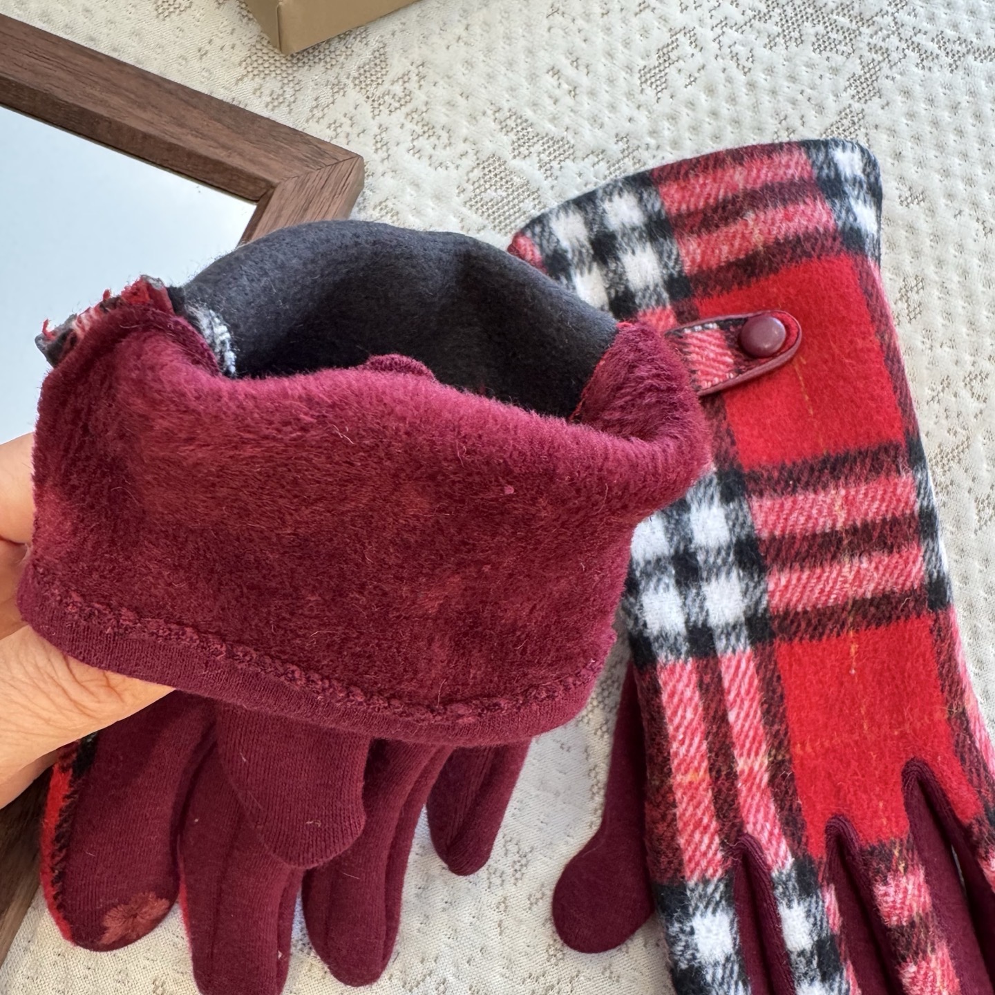 巴宝莉BURBERRY 专柜新品羊毛手套，时尚手套，秋冬保暖加绒内里，经典格子，上手超舒适柔软、百搭！均