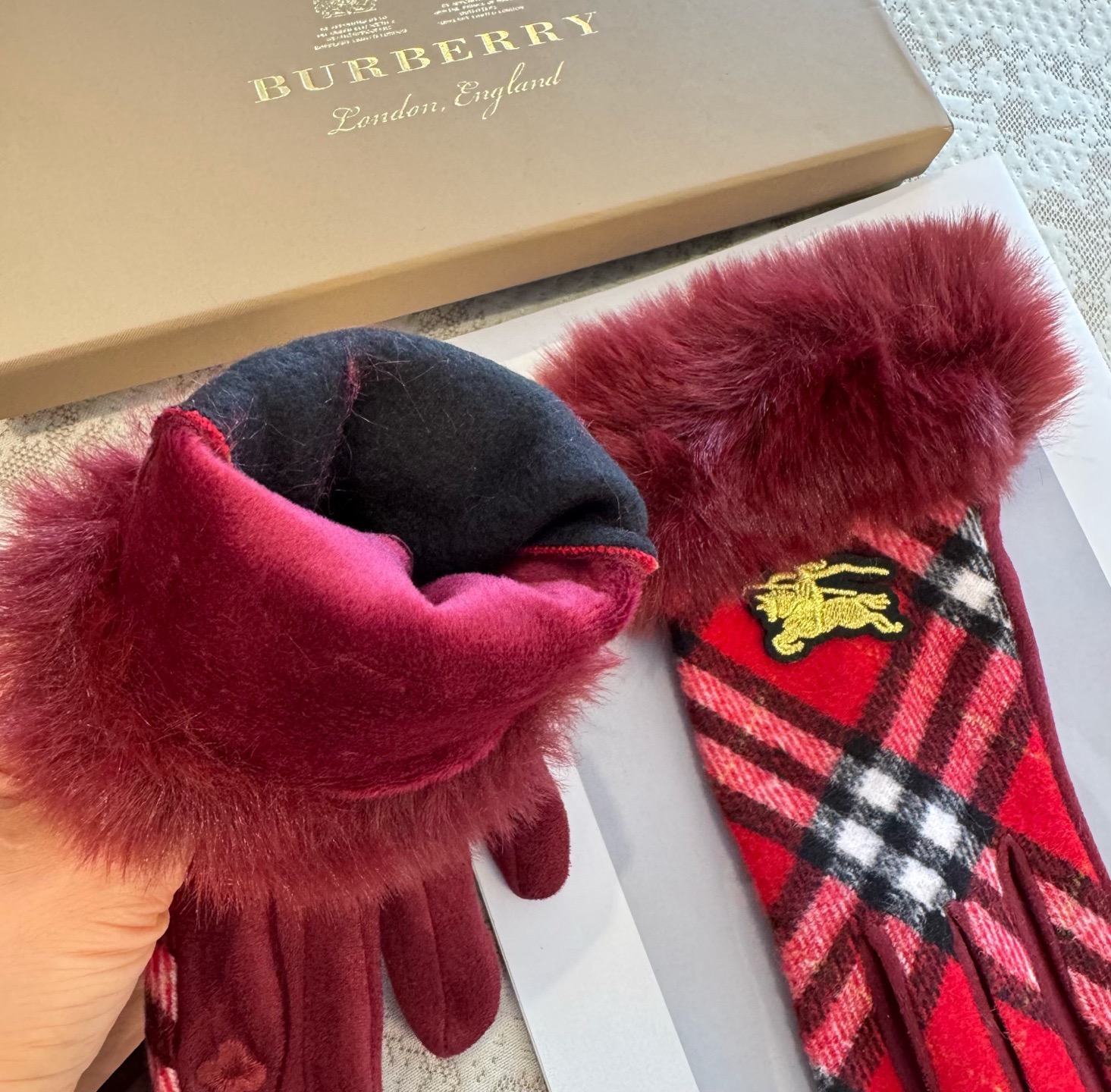 巴宝莉BURBERRY 专柜新品羊毛手套，时尚手套，秋冬保暖加绒内里，经典格子，上手超舒适柔软、百搭！均
