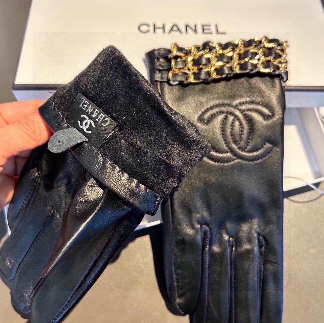 Chanel 香奈儿2025双C链条秋冬💐机车🚗手套🌸美美滴👍值得对比。。同款不同品质，秒杀市场差产品，