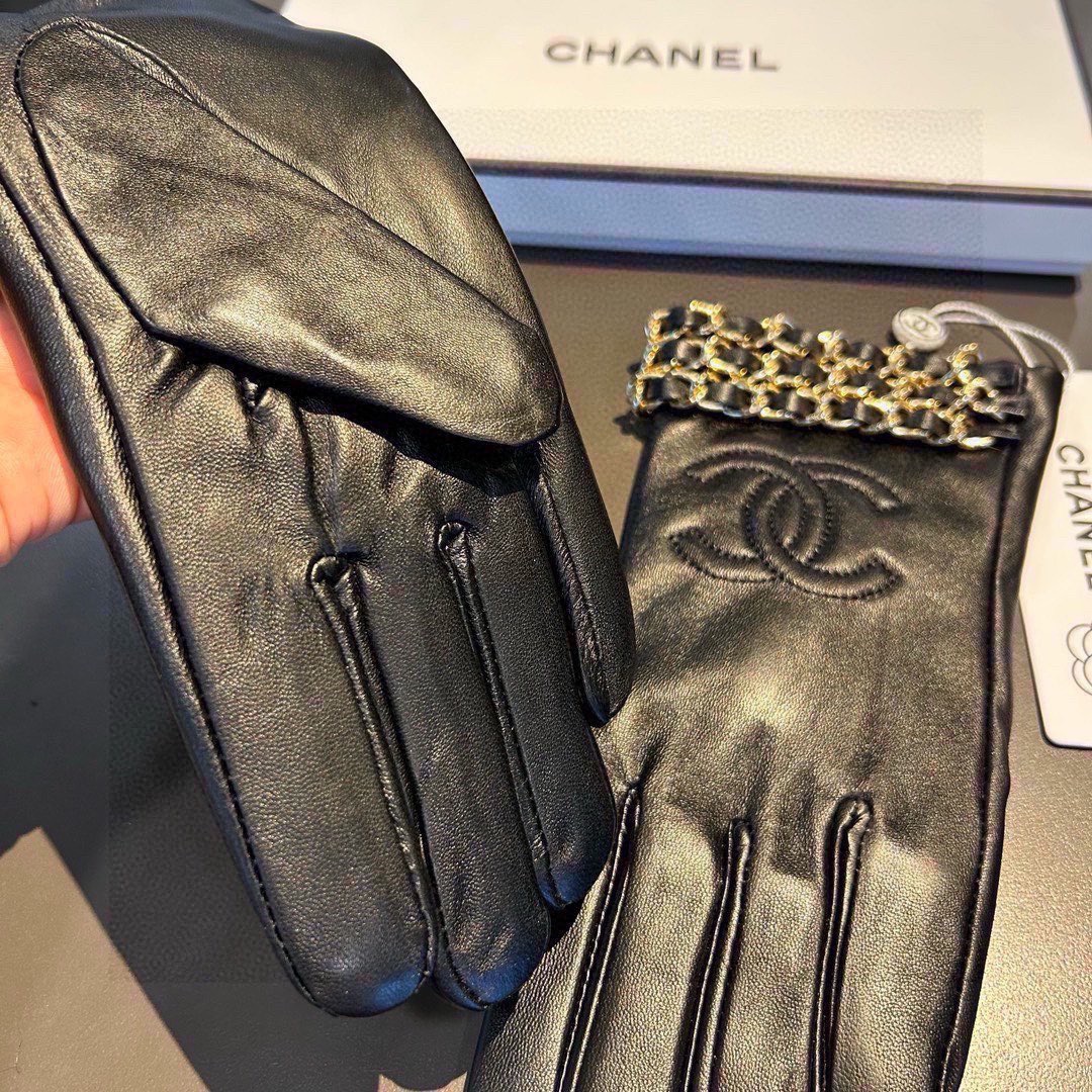 Chanel 香奈儿2025双C链条秋冬💐机车🚗手套🌸美美滴👍值得对比。。同款不同品质，秒杀市场差产品，