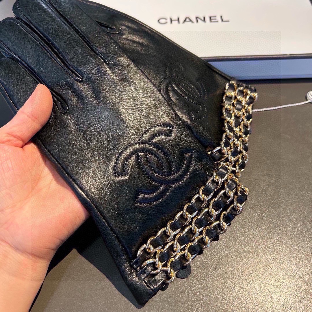Chanel 香奈儿2025双C链条秋冬💐机车🚗手套🌸美美滴👍值得对比。。同款不同品质，秒杀市场差产品，