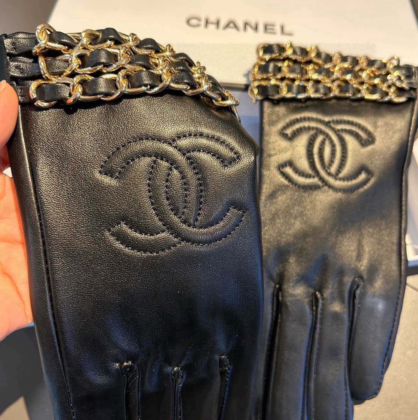 Chanel 香奈儿2025双C链条秋冬💐机车🚗手套🌸美美滴👍值得对比。。同款不同品质，秒杀市场差产品，