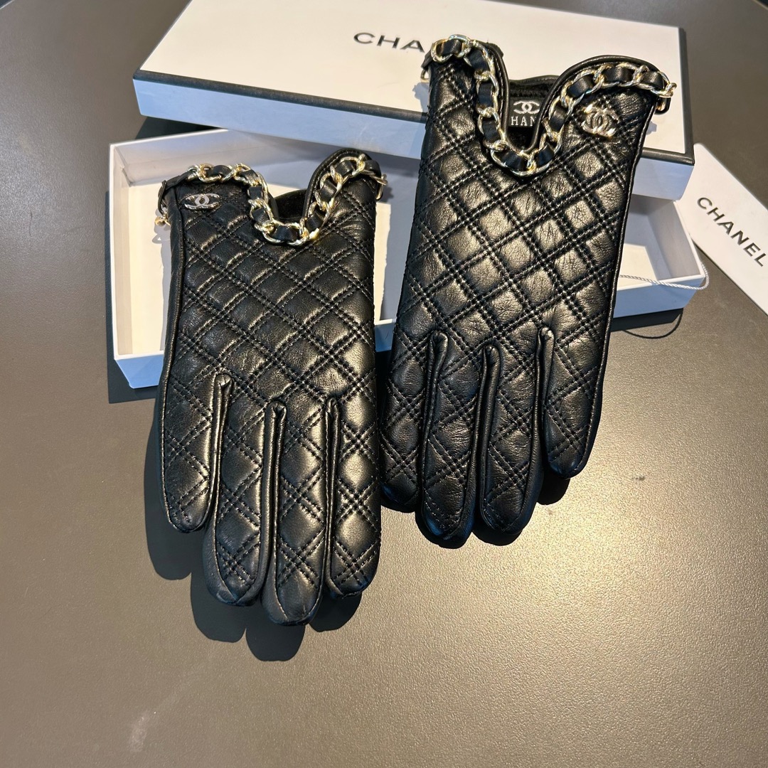 Chanel 香奈儿2025双C链条秋冬💐机车🚗手套🌸美美滴👍值得对比。。同款不同品质，秒杀市场差产品，