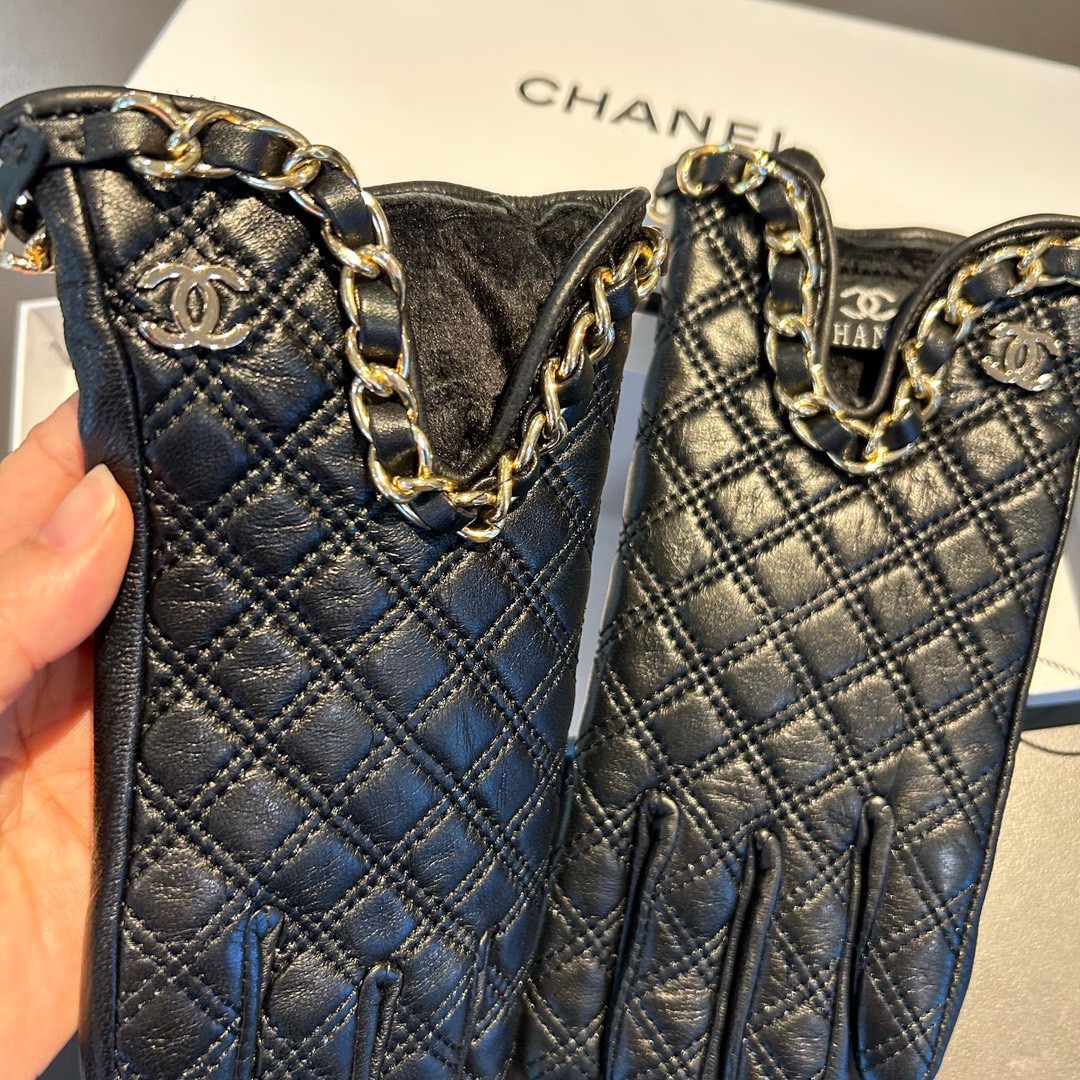 Chanel 香奈儿2025双C链条秋冬💐机车🚗手套🌸美美滴👍值得对比。。同款不同品质，秒杀市场差产品，