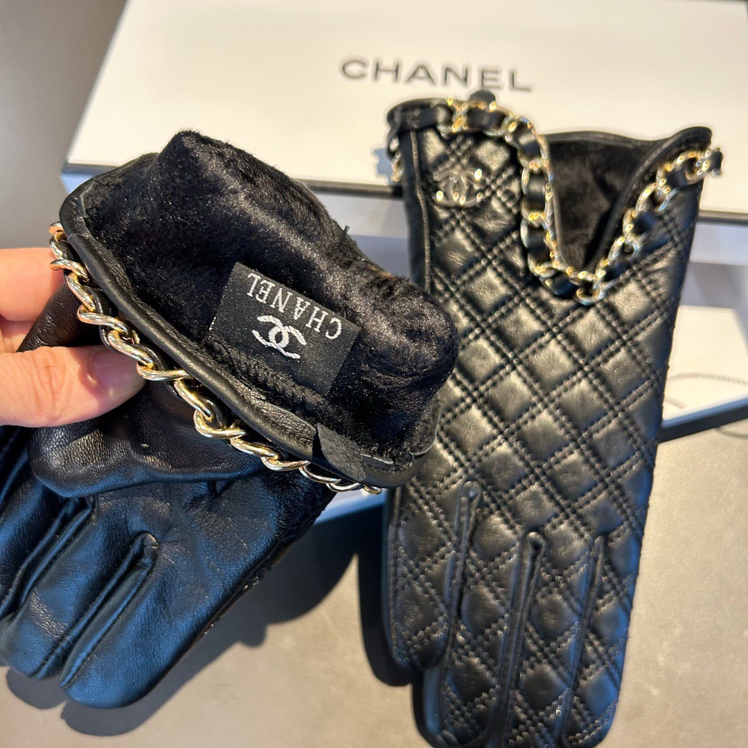 Chanel 香奈儿2025双C链条秋冬💐机车🚗手套🌸美美滴👍值得对比。。同款不同品质，秒杀市场差产品，