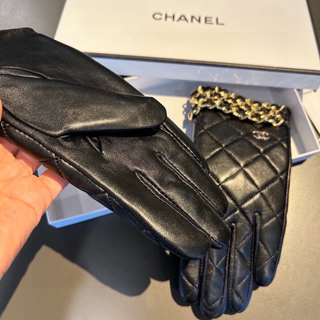 Chanel 香奈儿2025双C链条秋冬💐机车🚗手套🌸美美滴👍值得对比。。同款不同品质，秒杀市场差产品，