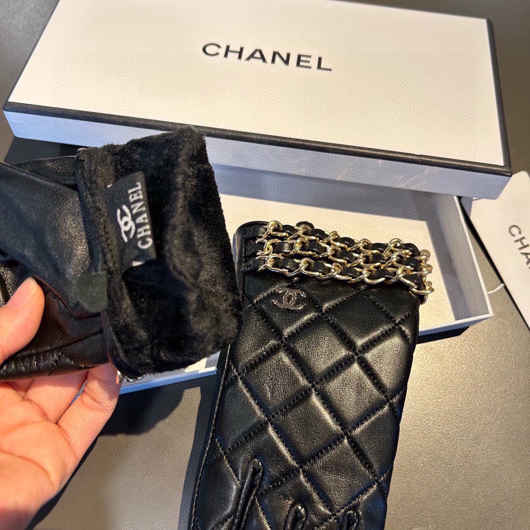 Chanel 香奈儿2025双C链条秋冬💐机车🚗手套🌸美美滴👍值得对比。。同款不同品质，秒杀市场差产品，