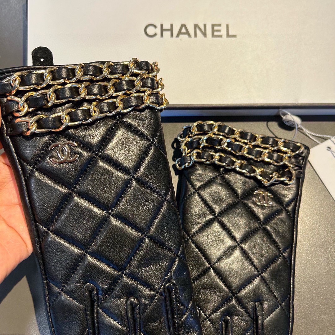 Chanel 香奈儿2025双C链条秋冬💐机车🚗手套🌸美美滴👍值得对比。。同款不同品质，秒杀市场差产品，