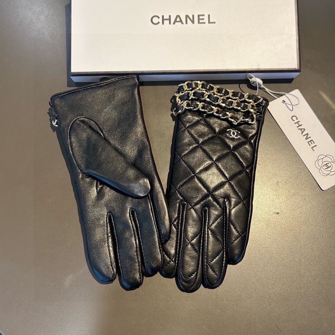 Chanel 香奈儿2025双C链条秋冬💐机车🚗手套🌸美美滴👍值得对比。。同款不同品质，秒杀市场差产品，